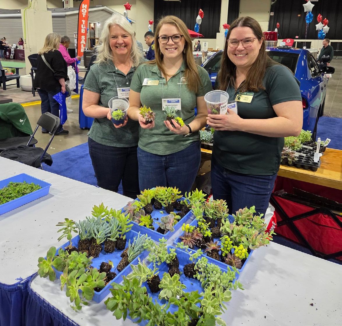 Consumer hort educators at home and garden show.jpeg
